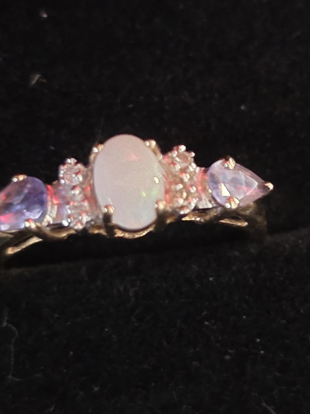 Like new, 10K Yellow Gold Oval Opal Cluster Ring w/ Amethyst & Diamond Accents -